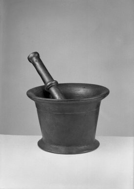  <em>Mortar</em>, circa 1800. Bronze, 3 3/8 × 5 1/8 in. (8.5 × 13 cm). Brooklyn Museum, Museum Expedition 1941, Frank L. Babbott Fund, 41.1276.2a. Creative Commons-BY (Photo: Brooklyn Museum, 41.1276.2a-b_acetate_bw.jpg)