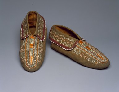 Iroquois. <em>Pair of Moccasins</em>, early 20th century. Hide, quills, 3 1/4 x 10 x 4 in. (8.3 x 25.4 x 10.2 cm). Brooklyn Museum, Anonymous gift in memory of Dr. Harlow Brooks, 43.201.64a-b. Creative Commons-BY (Photo: Brooklyn Museum, 43.201.64a-b_SL3.jpg)