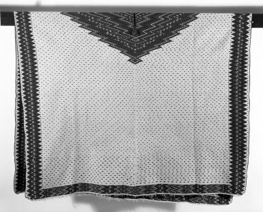  <em>Serape</em>. Tapestry weave wool & cotton Brooklyn Museum, Carll H. de Silver Fund, 44.187. Creative Commons-BY (Photo: Brooklyn Museum, 44.187_bw.jpg)