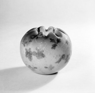 American. <em>Vase</em>, late 19th century. Blown glass, 4 1/2 x 2 1/4 in. (11.4 x 5.7 cm). Brooklyn Museum, Gift of Arthur W. Clement, 45.1.16. Creative Commons-BY (Photo: Brooklyn Museum, 45.1.16.jpg)