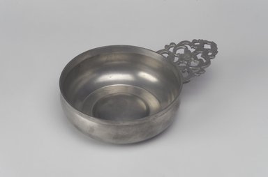 Samuel Danforth. <em>Porringer</em>, 1793–1802. Pewter, 2 x 8 1/8 x 5 5/8 in. (5.1 x 20.6 x 14.3 cm). Brooklyn Museum, Designated Purchase Fund, 45.10.101. Creative Commons-BY (Photo: Brooklyn Museum, 45.10.101.jpg)