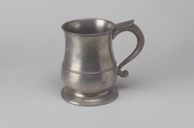 Robert Bonynge. <em>Pint Mug</em>, 1760–1782. Pewter, 5 1/8 x 5 3/4 x 3 7/8 in. (13 x 14.6 x 9.8 cm). Brooklyn Museum, Designated Purchase Fund, 45.10.141. Creative Commons-BY (Photo: Brooklyn Museum, 45.10.141.jpg)