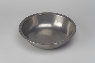 Richard Austin. <em>Basin</em>, 1793-1817. Pewter, 2 x 8 x 8 in. (5.1 x 20.3 x 20.3 cm). Brooklyn Museum, Designated Purchase Fund, 45.10.16. Creative Commons-BY (Photo: Brooklyn Museum, 45.10.16.jpg)