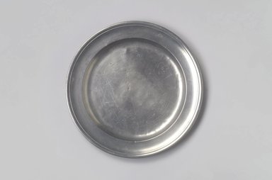 Frederick Bassett (American, active 1761–1800). <em>Plate</em>, 1761–1800. Pewter, 5/8 x 8 1/2 x 8 1/2 in. (1.6 x 21.6 x 21.6 cm). Brooklyn Museum, Designated Purchase Fund, 45.10.162. Creative Commons-BY (Photo: Brooklyn Museum, 45.10.162.jpg)