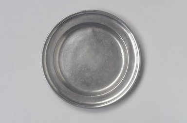 Peter Young. <em>Plate</em>, 1785–1795. Pewter, 3/4 x 8 7/8 x 8 7/8 in. (1.9 x 22.5 x 22.5 cm). Brooklyn Museum, Designated Purchase Fund, 45.10.166. Creative Commons-BY (Photo: Brooklyn Museum, 45.10.166.jpg)