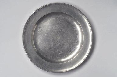 William J. Elsworth. <em>Dish</em>, 1767–1796. Pewter, 1 1/8 x 15 x 15 in. (2.9 x 38.1 x 38.1 cm). Brooklyn Museum, Designated Purchase Fund, 45.10.171. Creative Commons-BY (Photo: Brooklyn Museum, 45.10.171.jpg)