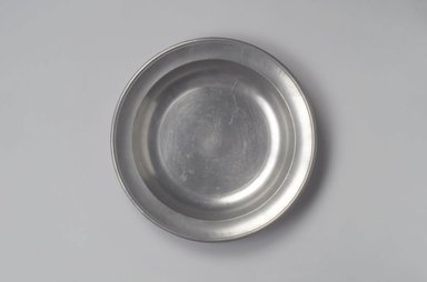 Thomas Danforth III (American, 1756–1840). <em>Dish</em>, ca. 1807–1813. Pewter, 1 5/8 x 11 5/8 x 11 5/8 in. (4.1 x 29.5 x 29.5 cm). Brooklyn Museum, Designated Purchase Fund, 45.10.182. Creative Commons-BY (Photo: Brooklyn Museum, 45.10.182.jpg)