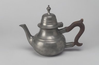 William Will. <em>Teapot</em>, 1764–1796. Pewter, peawood, 5 1/4 x 8 3/8 x 4 1/2 in. (13.3 x 21.3 x 11.4 cm). Brooklyn Museum, Designated Purchase Fund, 45.10.184. Creative Commons-BY (Photo: Brooklyn Museum, 45.10.184.jpg)