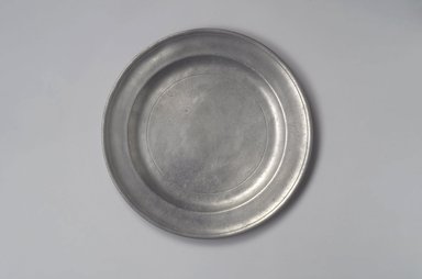 Samuel Pierce. <em>Dish</em>, 1792–1830. Pewter, 3/4 x 12 1/4 x 12 1/4 in. (1.9 x 31.1 x 31.1 cm). Brooklyn Museum, Designated Purchase Fund, 45.10.22. Creative Commons-BY (Photo: Brooklyn Museum, 45.10.22.jpg)