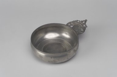 Unknown. <em>Porringer, Unidentified "W.N." Mark</em>, probably late 18th–early 19th century. Pewter, 1 3/4 x 6 3/4 x 4 3/4 in. (4.4 x 17.1 x 12.1 cm). Brooklyn Museum, Designated Purchase Fund, 45.10.226. Creative Commons-BY (Photo: Brooklyn Museum, 45.10.226.jpg)