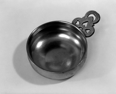 Possibly Richard Lee Jr.. <em>Porringer</em>, ca. 1820. Pewter, 1 1/2 x 4 5/8 x 3 1/4 in. (3.8 x 11.7 x 8.3 cm). Brooklyn Museum, Designated Purchase Fund, 45.10.228. Creative Commons-BY (Photo: Brooklyn Museum, 45.10.228_bw.jpg)