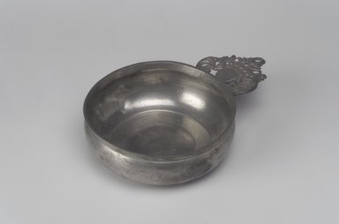 Unknown. <em>Porringer, Unidentified "I.G." Touch</em>, probably late 18th–early 19th century. Pewter, 1 3/4 x 7 3/8 x 5 in. (4.4 x 18.7 x 12.7 cm). Brooklyn Museum, Designated Purchase Fund, 45.10.230. Creative Commons-BY (Photo: Brooklyn Museum, 45.10.230.jpg)