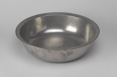 Possibly John Andrew Brunstrom. <em>Large Basin, Unidentified "Love" Touch</em>, 18th century. Pewter, 3 1/8 x 11 3/8 x 11 3/8 in. (7.9 x 28.9 x 28.9 cm). Brooklyn Museum, Designated Purchase Fund, 45.10.235. Creative Commons-BY (Photo: Brooklyn Museum, 45.10.235.jpg)
