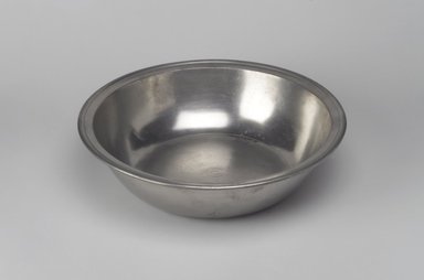 Samuel Kilbourn. <em>Basin</em>, 1814–1839. Pewter, 2 5/8 x 10 x 10 in. (6.7 x 25.4 x 25.4 cm). Brooklyn Museum, Designated Purchase Fund, 45.10.238. Creative Commons-BY (Photo: Brooklyn Museum, 45.10.238.jpg)