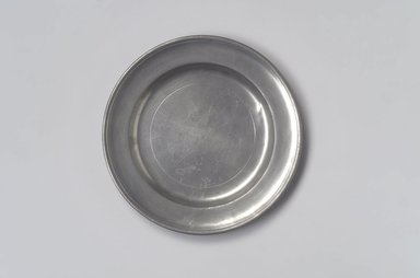 Samuel Pierce. <em>Plate</em>, 1792-1830. Pewter, 5/8 x 7 15/16 x 7 15/16 in. (1.6 x 20.2 x 20.2 cm). Brooklyn Museum, Designated Purchase Fund, 45.10.25. Creative Commons-BY (Photo: Brooklyn Museum, 45.10.25.jpg)