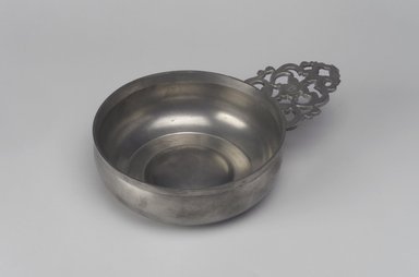 William Billings. <em>Porringer</em>, 1791–1806. Pewter, 2 1/8 x 7 1/2 x 5 1/4 in. (5.4 x 19.1 x 13.3 cm). Brooklyn Museum, Designated Purchase Fund, 45.10.33. Creative Commons-BY (Photo: Brooklyn Museum, 45.10.33.jpg)