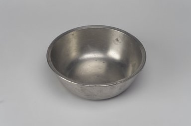 Samuel Hamlin. <em>Basin</em>, 1771-1801. Pewter, 2 x 5 7/8 x 5 7/8 in. (5.1 x 14.9 x 14.9 cm). Brooklyn Museum, Designated Purchase Fund, 45.10.35. Creative Commons-BY (Photo: Brooklyn Museum, 45.10.35.jpg)