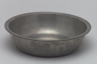 Samuel Hamlin. <em>Basin</em>, 1771–1801. Pewter, 2 1/8 x 7 3/4 x 7 3/4 in. (5.4 x 19.7 x 19.7 cm). Brooklyn Museum, Designated Purchase Fund, 45.10.36. Creative Commons-BY (Photo: Brooklyn Museum, 45.10.36.jpg)