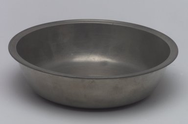 William Billings. <em>Dish</em>, 1791–1806. Pewter, 1 5/8 x 14 7/8 x 14 7/8 in. (4.1 x 37.8 x 37.8 cm). Brooklyn Museum, Designated Purchase Fund, 45.10.39. Creative Commons-BY (Photo: Brooklyn Museum, 45.10.39.jpg)