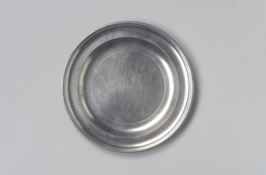 Gershom Jones. <em>Plate</em>, 1774–1809. Pewter, 5/8 x 8 3/8 x 8 3/8 in. (1.6 x 21.3 x 21.3 cm). Brooklyn Museum, Designated Purchase Fund, 45.10.47. Creative Commons-BY (Photo: Brooklyn Museum, 45.10.47.jpg)