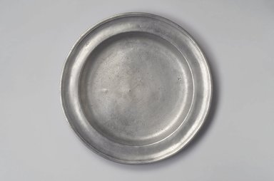 Samuel Hamlin. <em>Dish</em>, 1771–1801. Pewter, 1 1/2 x 13 1/2 x 13 1/2 in. (3.8 x 34.3 x 34.3 cm). Brooklyn Museum, Designated Purchase Fund, 45.10.51. Creative Commons-BY (Photo: Brooklyn Museum, 45.10.51.jpg)