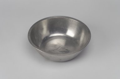 Possibly Richard Lee Sr.. <em>Basin</em>, 1788–1820. Pewter, 1 7/8 x 5 7/8 x 5 7/8 in. (4.8 x 14.9 x 14.9 cm). Brooklyn Museum, Designated Purchase Fund, 45.10.53. Creative Commons-BY (Photo: Brooklyn Museum, 45.10.53.jpg)