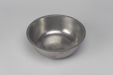 Josiah Danforth. <em>Basin</em>, 1825-1837. Pewter, 2 x 5 7/8 x 5 7/8 in. (5.1 x 14.9 x 14.9 cm). Brooklyn Museum, Designated Purchase Fund, 45.10.61. Creative Commons-BY (Photo: Brooklyn Museum, 45.10.61.jpg)