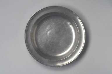 Stephen Barns. <em>Deep Dish</em>, ca. 1792-1800. Pewter, 1 1/2 x 13 1/8 x 13 1/8 in. (3.8 x 33.3 x 33.3 cm). Brooklyn Museum, Designated Purchase Fund, 45.10.84. Creative Commons-BY (Photo: Brooklyn Museum, 45.10.84.jpg)