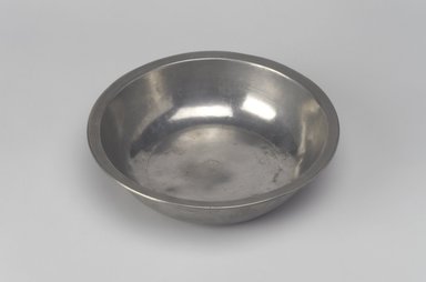 Samuel Danforth. <em>Basin</em>, 1793–1802. Pewter, 1 3/4 x 6 3/4 x 6 3/4 in. (4.4 x 17.1 x 17.1 cm). Brooklyn Museum, Designated Purchase Fund, 45.10.90. Creative Commons-BY (Photo: Brooklyn Museum, 45.10.90.jpg)