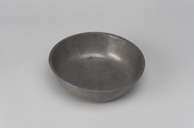 Thomas Danforth Boardman (American, 1784–1873). <em>Basin</em>, 1805–1820. Pewter, 1 5/8 x 5 3/4 x 5 5/8 in. (4.1 x 14.6 x 14.3 cm). Brooklyn Museum, Designated Purchase Fund, 45.10.91. Creative Commons-BY (Photo: Brooklyn Museum, 45.10.91.jpg)