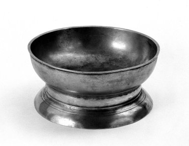 Samuel Danforth. <em>Baptismal Bowl</em>, 1795-1816. Pewter, 3 1/2 in. (8.9 cm). Brooklyn Museum, Designated Purchase Fund, 45.10.96. Creative Commons-BY (Photo: Brooklyn Museum, 45.10.96_bw.jpg)