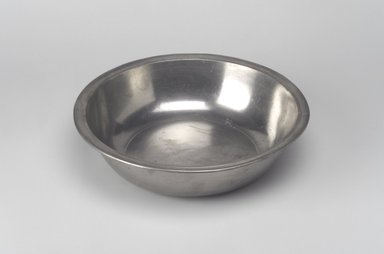 Joseph Danforth. <em>Basin</em>, 1780–1788. Pewter, 2 1/4 x 9 x 9 in. (5.7 x 22.9 x 22.9 cm). Brooklyn Museum, Designated Purchase Fund, 45.10.98. Creative Commons-BY (Photo: Brooklyn Museum, 45.10.98.jpg)