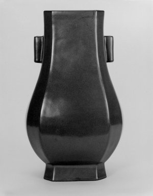 <em>Vase in the Form of a Hu</em>, 1736-1795. Porcelain, monchrome green (tea dust) glaze, 14 3/4 x 9 1/16 x 7 1/2 in. (37.5 x 23 x 19 cm). Brooklyn Museum, Bequest of Mary T. Cockcroft, 46.203.5. Creative Commons-BY (Photo: Brooklyn Museum, 46.203.5_bw.jpg)