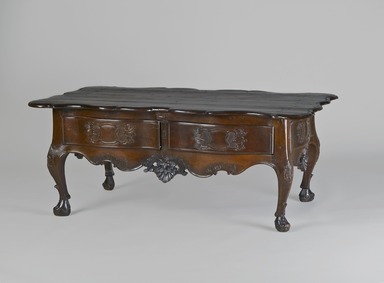  <em>Low Estrado Table</em>, second half 18th century. Mahogany, 20 1/2 x 50 x 28 1/2 in. (52.1 x 127 x 72.4 cm). Brooklyn Museum, Frank L. Babbott Fund, Frank Sherman Benson Fund, Carll H. de Silver Fund, A. Augustus Healy Fund, Caroline A.L. Pratt Fund, Charles Stewart Smith Memorial Fund, and Ella C. Woodward Memorial Fund, 48.206.10. Creative Commons-BY (Photo: Brooklyn Museum, 48.206.10_PS4.jpg)