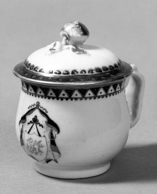  <em>Custard Cup and Cover</em>, 1790-1810. Porcelain, 3 1/8 x 2 3/4 in. (7.9 x 7 cm). Brooklyn Museum, Gift of Mrs. William Sterling Peters, 48.207.153. Creative Commons-BY (Photo: Brooklyn Museum, 48.207.153_bw.jpg)