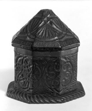  <em>Box</em>, 1774. Oak, Other: 6 3/8 x 6 in. (16.2 x 15.2 cm). Brooklyn Museum, Museum Collection Fund, 49.188. Creative Commons-BY (Photo: Brooklyn Museum, 49.188_bw.jpg)