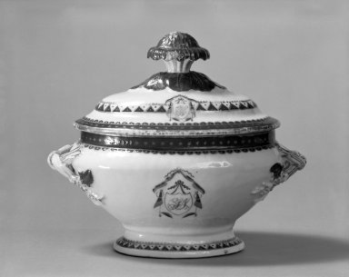  <em>Gravy Boat and Plate</em>, 1790-1810. Porcelain, Chinese export ware. 
50.141.96c, oval plate, interior center has shield with the initials 'SJ' in gold., bowl: 6 3/4 × 5 3/4 × 4 in. (17.1 × 14.6 × 10.2 cm). Brooklyn Museum, Bequest of Mrs. William Sterling Peters, 50.141.69a-c. Creative Commons-BY (Photo: Brooklyn Museum, 50.141.69a-c_bw.jpg)