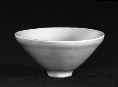  <em>Bowl</em>, 13th century. High-fired green ware (celadon)., 1 7/8 x 4 1/8 in. (4.8 x 10.5 cm). Brooklyn Museum, A. Augustus Healy Fund, 50.148. Creative Commons-BY (Photo: Brooklyn Museum, 50.148_view1_bw.jpg)