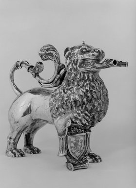  <em>Aquamanile or Laver</em>, 19th century. Silver, 9 x 11 1/2 x 1 in. (22.9 x 29.2 x 2.5 cm). Brooklyn Museum, Gift of Stephen Ensko, 50.5. Creative Commons-BY (Photo: Brooklyn Museum, 50.5_bw.jpg)