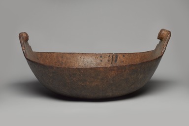 Delaware. <em>Bowl</em>, early 19th century. Wood, brass, 7 1/4 x 14 x 14 in. (18.4 x 35.6 x 35.6 cm). Brooklyn Museum, Henry L. Batterman Fund and the Frank Sherman Benson Fund, 50.67.161. Creative Commons-BY (Photo: Brooklyn Museum, 50.67.161_view01_PS11.jpg)