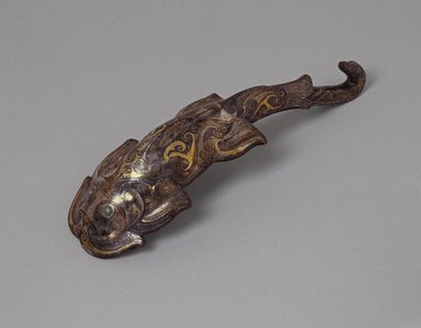  <em>Garment Hook in the Form of a Fish</em>, 206 B.C.E.-221 C.E. Bronze inlaid with gold, silver, mineral or glass, 2 × 2 1/8 × 7 in. (5.1 × 5.4 × 17.8 cm). Brooklyn Museum, Gift of Mr. and Mrs. Alastair B. Martin, the Guennol Collection, 51.137. Creative Commons-BY (Photo: Brooklyn Museum, 51.137_SL1.jpg)