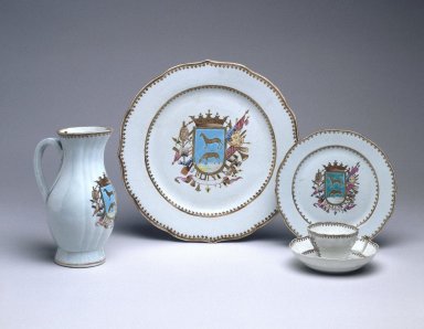  <em>Platter</em>, ca. 1770. Porcelain, 1 1/2 x 13 7/8 in. (3.8 x 35.2 cm). Brooklyn Museum, Museum Collection Fund and Dick S. Ramsay Fund, 52.166.24. Creative Commons-BY (Photo: Brooklyn Museum, 52.166.24_52.166.38_52.166.41_52.166.35_52.166.37_SL1.jpg)