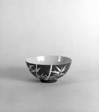  <em>Bowl</em>, 1736–1795. Porcelain, 2 1/2 x 5 1/2 in. (6.4 x 14 cm). Brooklyn Museum, The William E. Hutchins Collection, Bequest of Augustus S. Hutchins, 52.49.10. Creative Commons-BY (Photo: Brooklyn Museum, 52.49.10_side_bw.jpg)