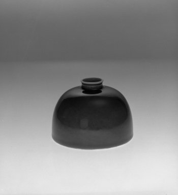  <em>Water Receptacle</em>, 1662-1722. Glazed porcelain, 3 1/2 x 5 in. (8.9 x 12.7 cm). Brooklyn Museum, The William E. Hutchins Collection, Bequest of Augustus S. Hutchins, 52.49.1. Creative Commons-BY (Photo: Brooklyn Museum, 52.49.1_side_bw.jpg)