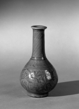  <em>Bottle</em>, 1368–1644. Porcelain, H: 7 11/16 in. (19.6 cm). Brooklyn Museum, The William E. Hutchins Collection, Bequest of Augustus S. Hutchins, 52.49.27. Creative Commons-BY (Photo: Brooklyn Museum, 52.49.27_bw.jpg)
