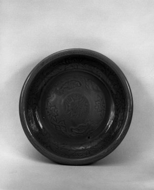  <em>Basin-shaped Plate</em>, 1368–1644. Stoneware, celadon glaze, 2 3/4 x 12 3/16 in. (7 x 31 cm). Brooklyn Museum, Gift of David James in memory of his brother, William James, 54.10.8. Creative Commons-BY (Photo: Brooklyn Museum, 54.10.8_bw.jpg)