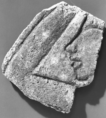  <em>Fragment of Relief</em>, ca. 1352–1336 B.C.E. Gypsum plaster, pigment, 3 9/16 x 3 1/8 in. (9.1 x 8 cm). Brooklyn Museum, Charles Edwin Wilbour Fund, 54.188.2. Creative Commons-BY (Photo: Brooklyn Museum, 54.188.2_negA_bw_IMLS.jpg)