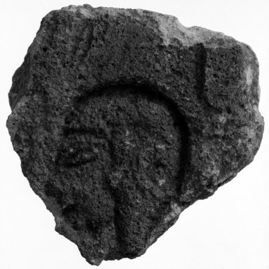 <em>Fragment of Relief</em>, ca. 1352-1336 B.C.E. Gypsum plaster, 2 3/4 x 2 5/8 in. (7 x 6.6 cm). Brooklyn Museum, Charles Edwin Wilbour Fund, 54.188.6. Creative Commons-BY (Photo: Brooklyn Museum, 54.188.6_negB_bw_IMLS.jpg)