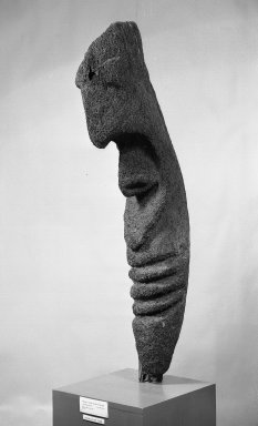 Ambrym. <em>Figure (Batutu ne mal)</em>, late 19th-mid 20th century. Tree fern, pigment, 55 1/8 x 12 5/8 in. (140 x 32 cm). Brooklyn Museum, Carll H. de Silver Fund, 54.45. Creative Commons-BY (Photo: Brooklyn Museum, 54.45_acetate_bw.jpg)
