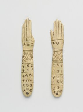  <em>Pair of Clappers</em>, ca. 1539-1075 B.C.E. Bone, pigment, 6 1/8 in. (15.6 cm). Brooklyn Museum, Charles Edwin Wilbour Fund, 58.28.7a-b. Creative Commons-BY (Photo: Brooklyn Museum, 58.28.7a-b_PS4.jpg)